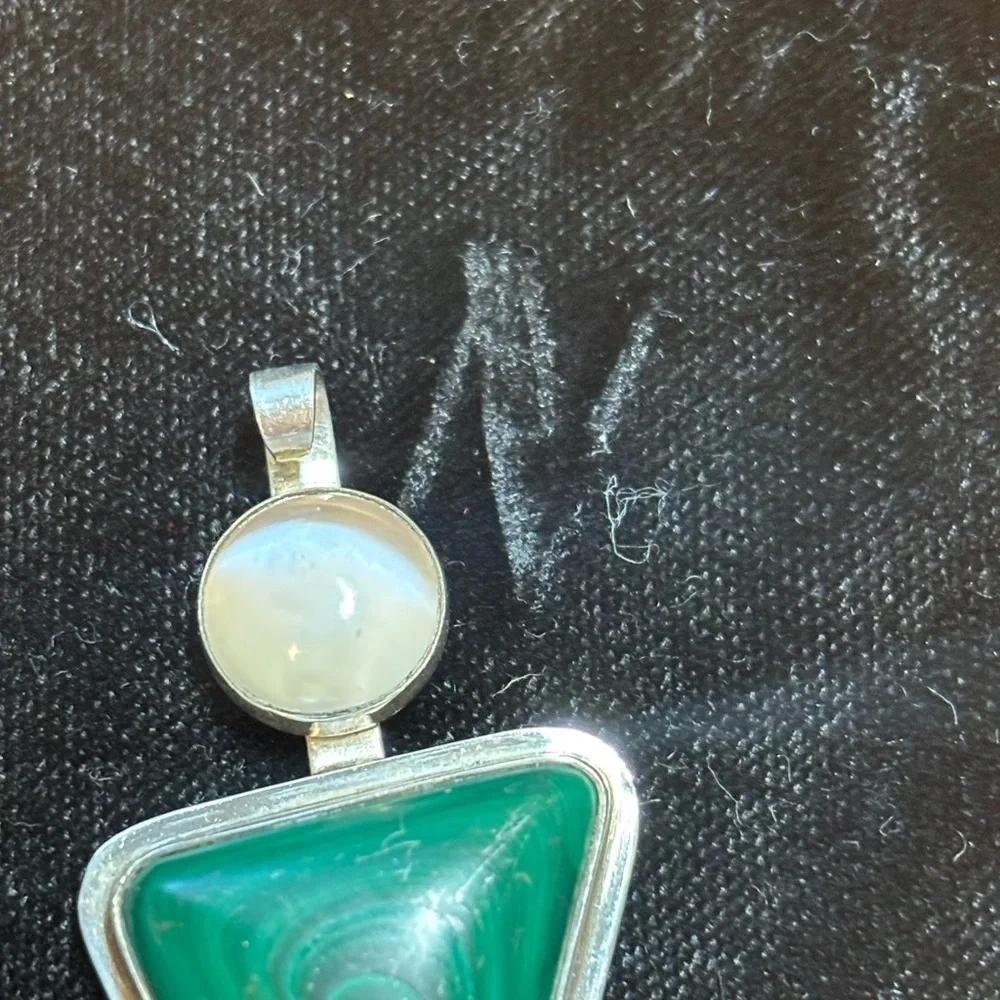 Handmade Sterling‎ Malachite and Mother of Pearl Signed Native American Pendant
